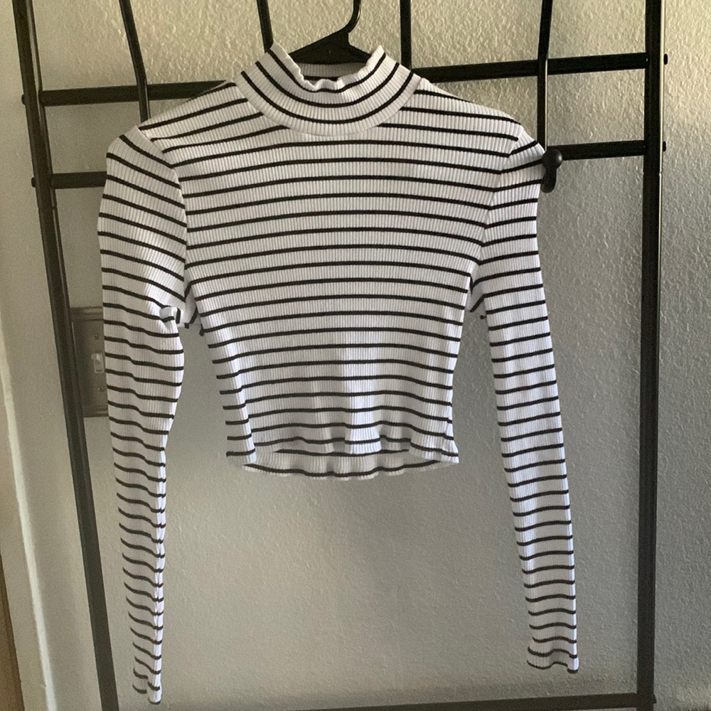 Crop top sweater